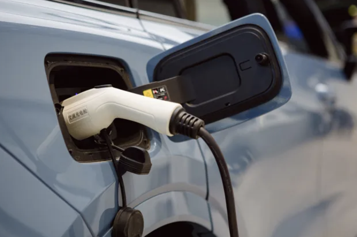 明年买新能源车恢复征税，车购税至少缴5％，一文帮你算清明年到底要交多少