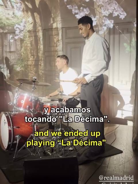 贝林厄姆和巴尔韦德演奏皇马队歌的官方视频