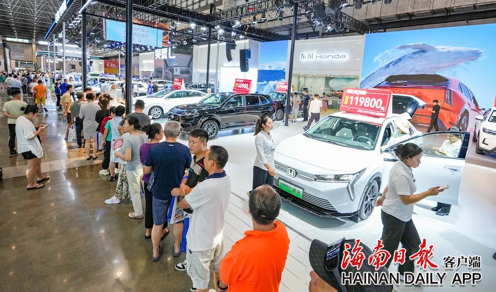 2025海报集团金秋车展首日人气火爆