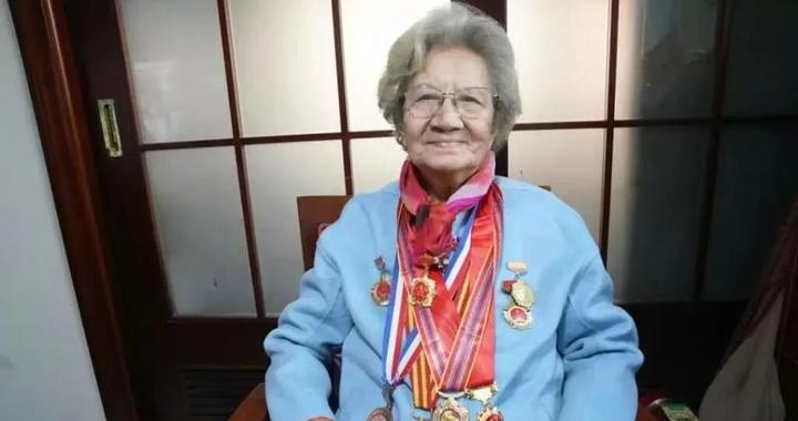 著名表演艺术家去世！曾出演《情深深雨濛濛》《孽债》《蜗居》……