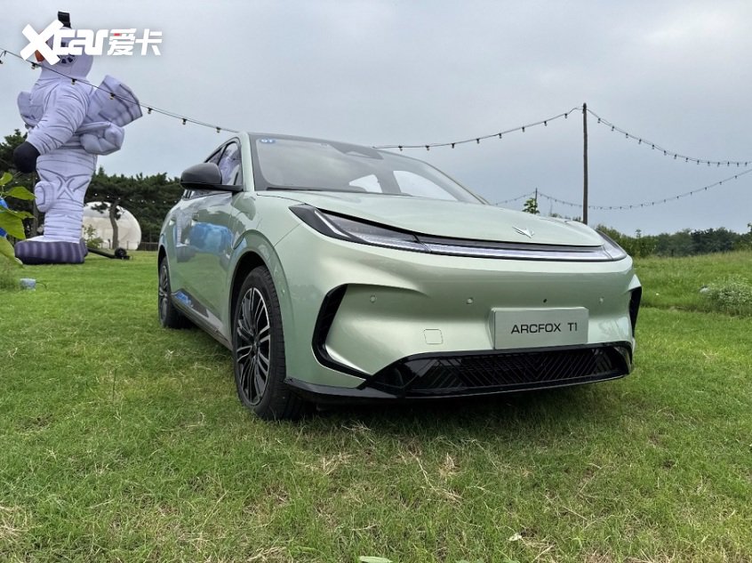 极狐T1试驾体验：10万内纯电小车的超值之选