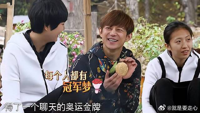 女排把金牌送何炅？何老师开心坏了，惠若琪：你想多了！