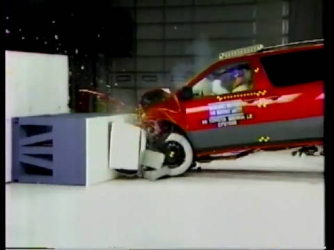 初代丰田塞纳1999年即主打安全，MPV安全性与车型新旧相关