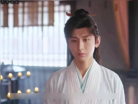 男人只是看了一眼金佛像竟突然发现一个惊人的秘密