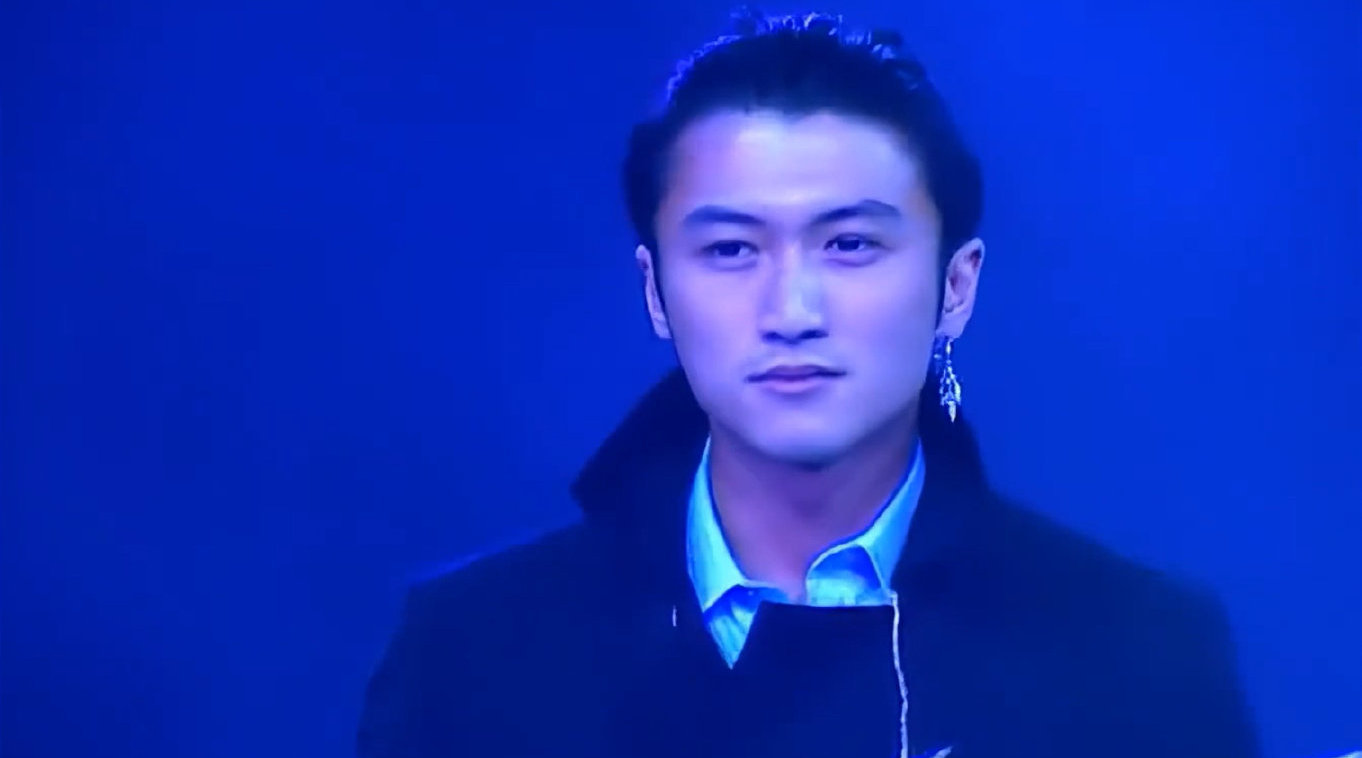 谢霆锋现场演唱《香水》引回忆杀