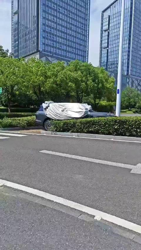 蔚来ES8门店试驾首撞引关注