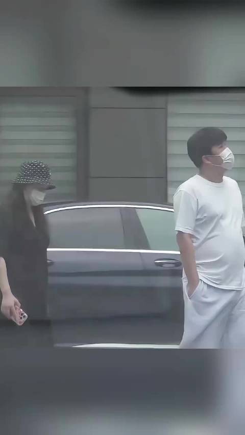 老公陪阚清子做产检，从孕肚目测看该是离预产期不远了