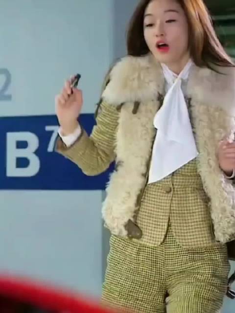 全智贤主演韩剧《来自星星的你》热播，千颂伊角色引热议