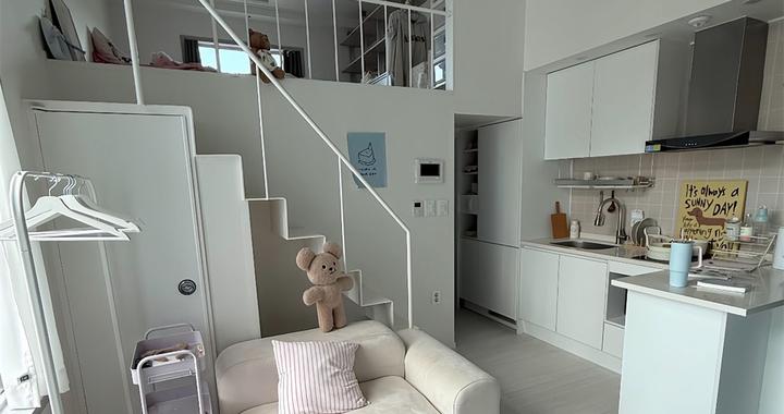 24岁姑娘买下27㎡蜗居，利用3米5层高切两层，住2年的家干干净净