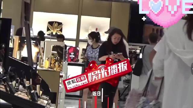 俞灏明王晓晨牵手逛街感情稳定