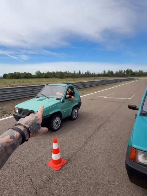 汽车三巨头竞速比拼，性能强劲不相上下