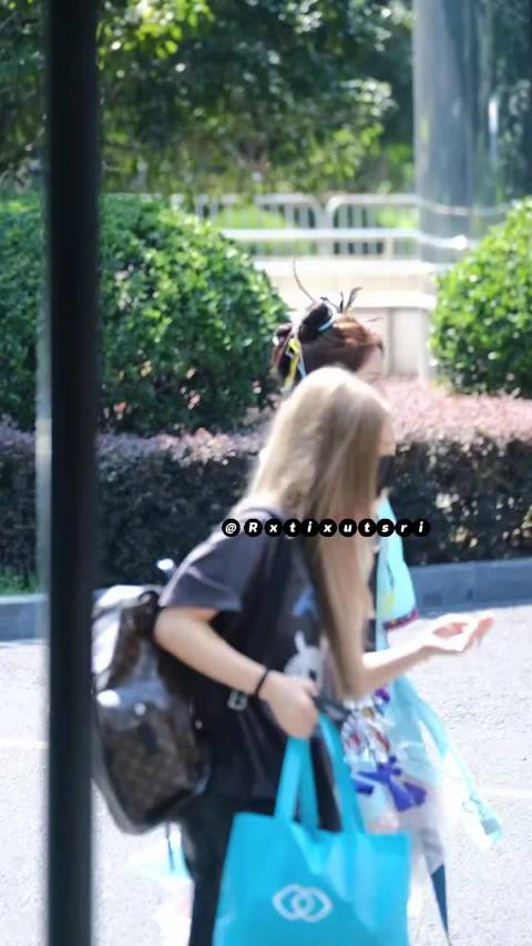 杨超越cos仙剑阿奴亮相王牌对王牌录制