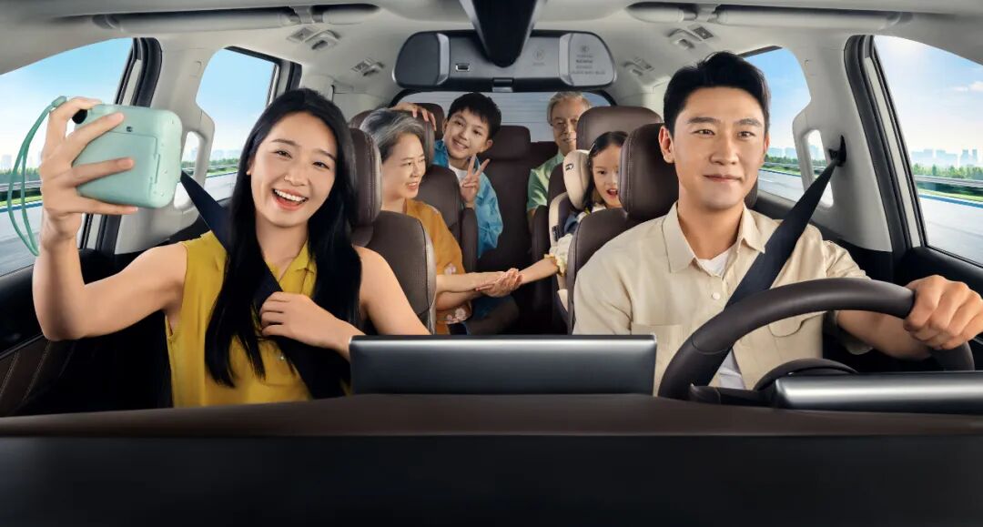 五菱星光 730 MPV 内饰公布：“同级唯一”电动侧滑门，7 座空间