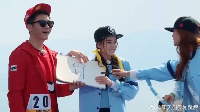 看了迪丽热巴画的马甲线，谁会不想歪呢？阿Sa人都傻了！