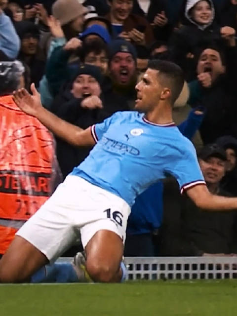 扣球摆脱，远射破门！ 别的球队有我们罗德里这样的后腰吗