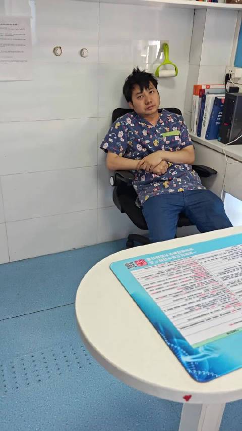 蝙蝠侠今天状态很差，完全不吃东西了