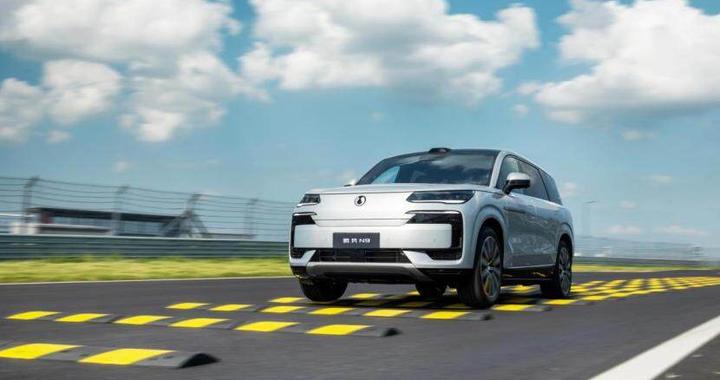 40万级大型SUV竞争让人目眩，比亚迪的智能防晕车系统能否起效？｜车界观察