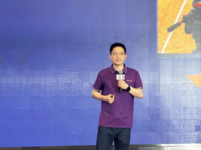 ▲冠捷科技OBM显示器BU中国区B2C销售总经理林为康解读B2C市场行销策略