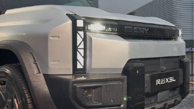奇瑞风云X3L简直就是国产豪华小卫士
