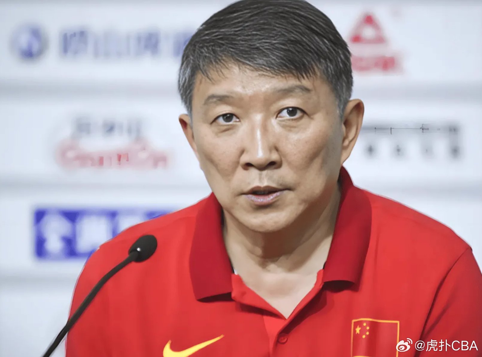 宫鲁鸣谈女篮投篮训练调整，强调移动与个人技术结合