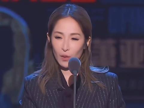 萧亚轩脱口秀调侃容祖儿初恋，张绍刚现场闭麦