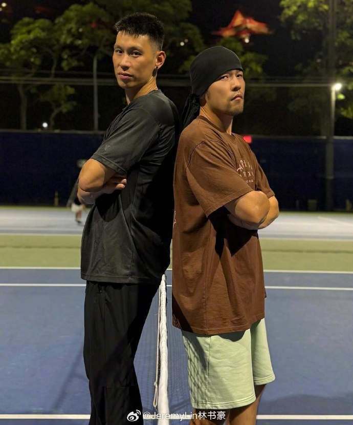 林书豪周杰伦合体打网球