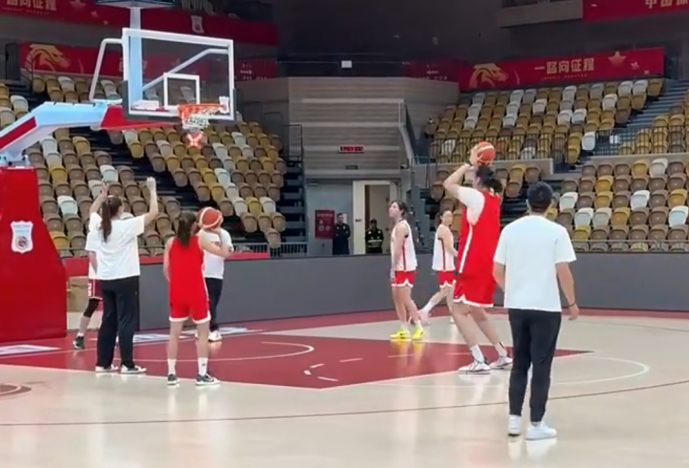 女篮vs尤文图特前瞻：张子宇赛前针对加练 宫鲁鸣欲阵容大换血