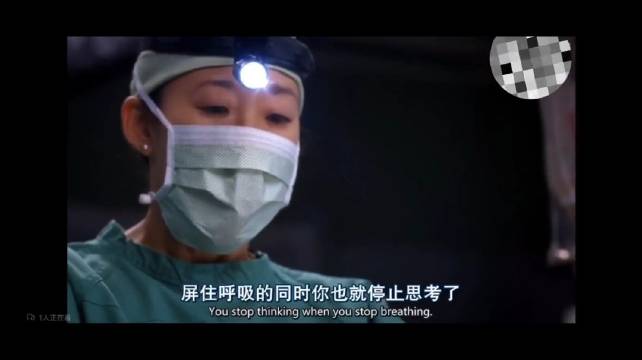 实习医生格蕾手术遇突发，患者医生同时危急