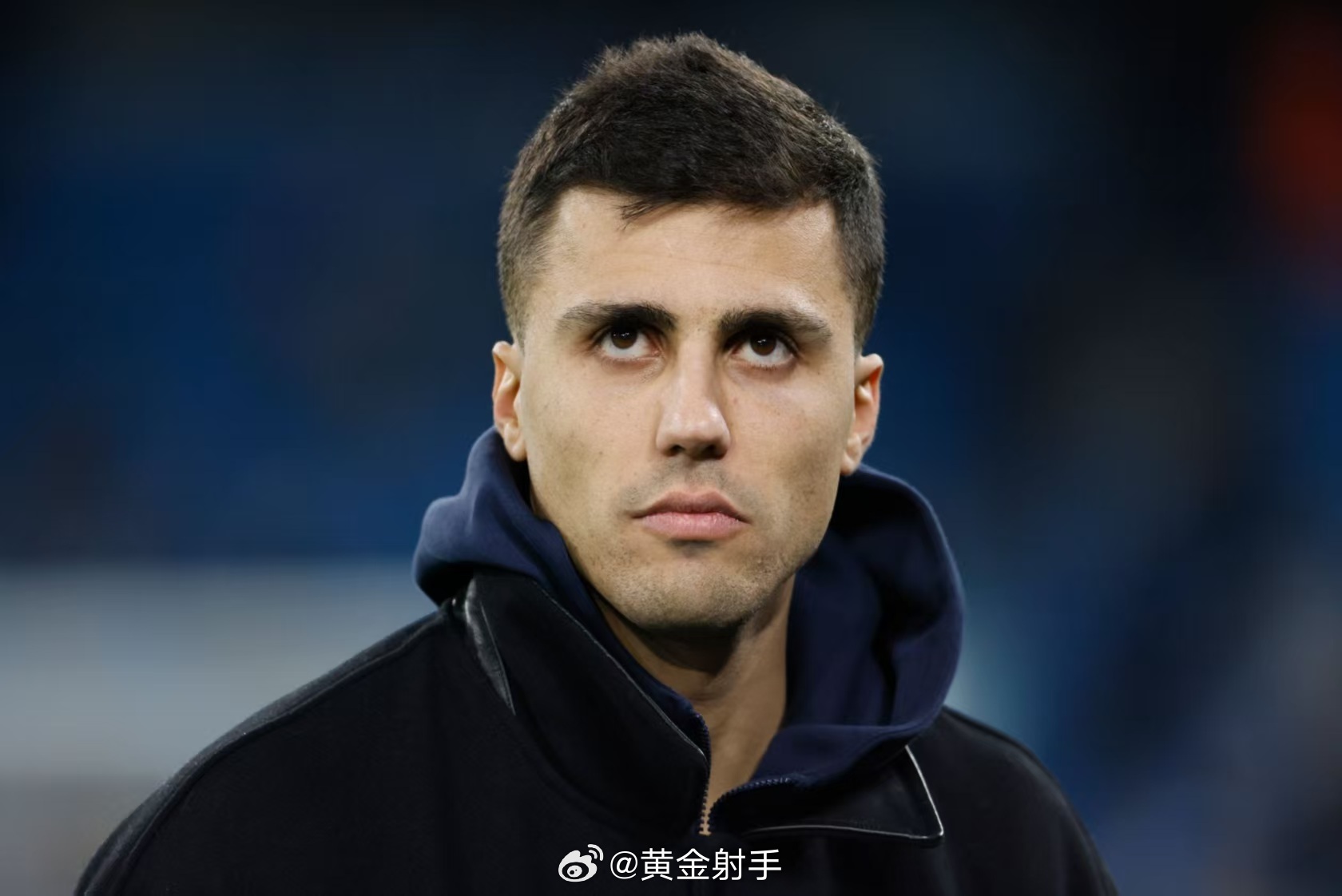 罗德里称曼城阿森纳对决特殊，坦言需提升水准抗衡