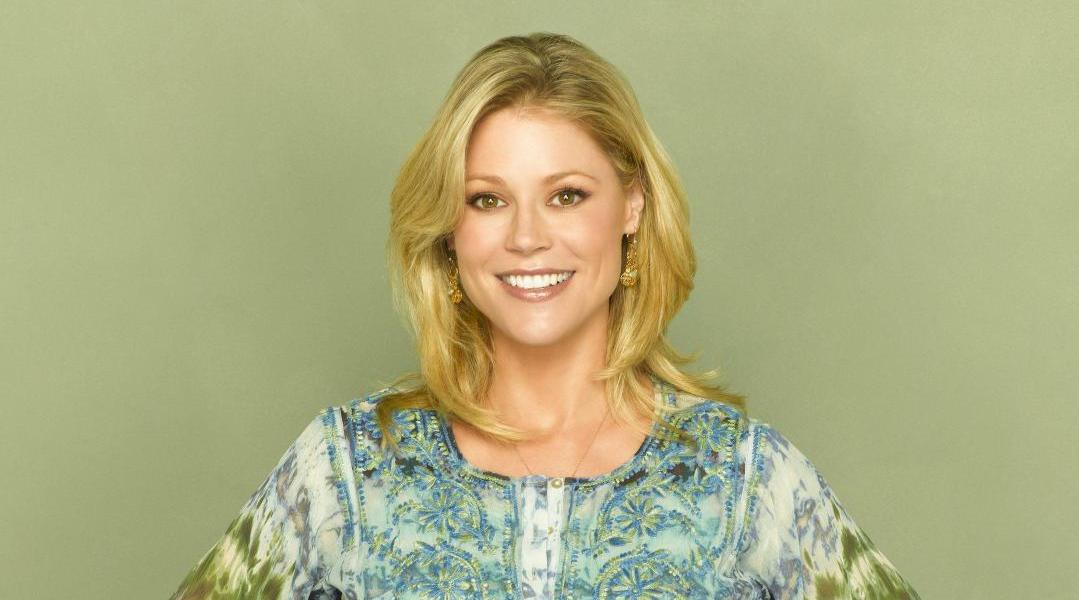 摩登家庭小女孩为阻挠领养扬言干掉弟弟