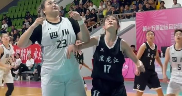 三战70+26无愧鲨鱼：2.01米女博主体教完美结合 宫鲁鸣明年选她？