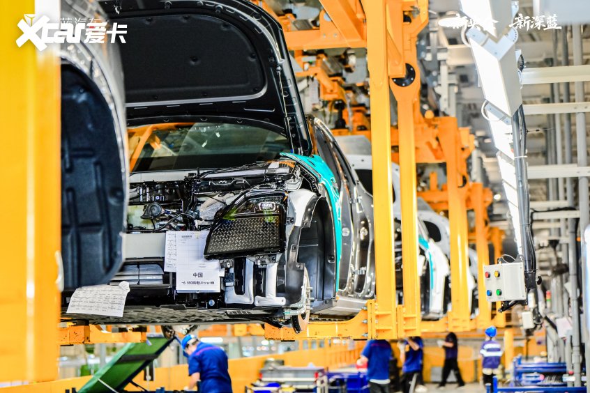 深蓝南京数智工厂挂牌 全新S07 15.69万超值上市