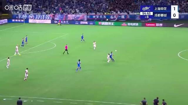 本是锁定胜局的一球！于汉超反击跟进低射偏出球门