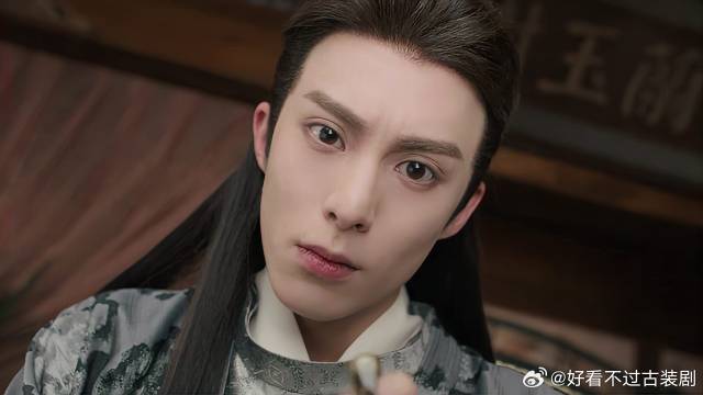 为了让萧润死心，月尊亲手给小兰花化妆，简直惨不忍睹