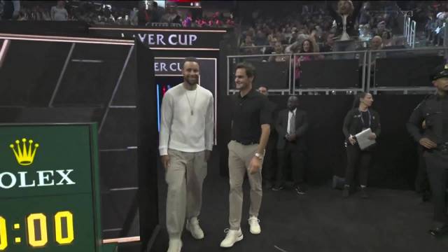 库里费德勒同框亮相拉沃尔杯挑边