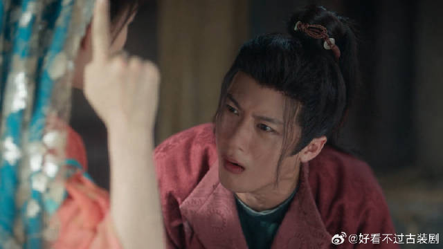 元莫想占阿术便宜，没想到阿术拿出痒痒粉，元莫秒怂求饶