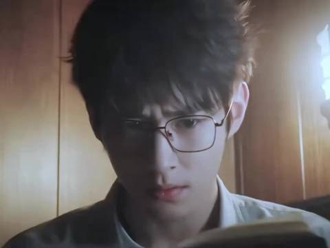 徐振轩cos吴邪获赞，灵动演绎初出茅庐探险者