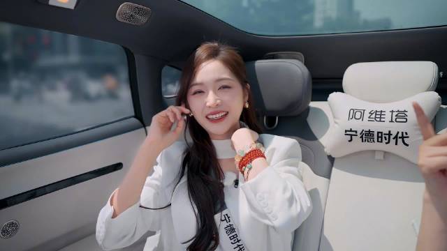 张泉灵赞吴宣仪如小舞迎难而上