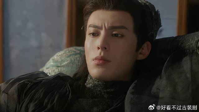 大强睡小兰花的床，竟要和小兰花一起睡，结果被一招制服