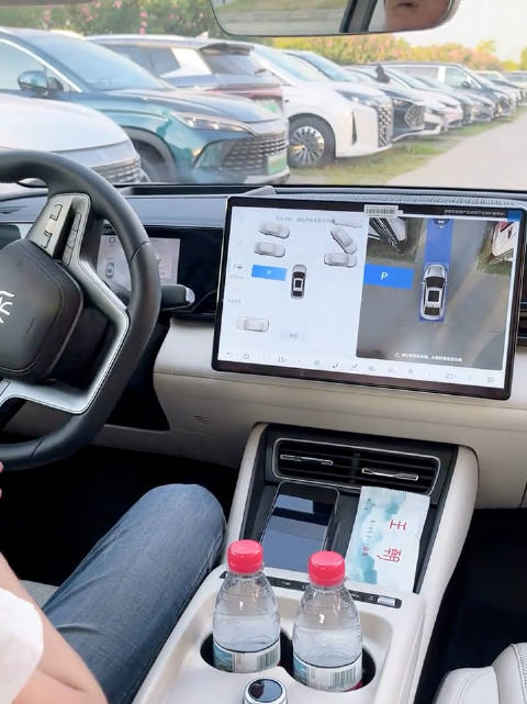 比亚迪承诺为智能泊车兜底，直接实测体验