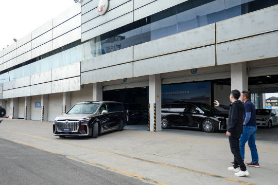 比老司机更“柔”？26款梦想家ADS 4自动泊车看呆陈震