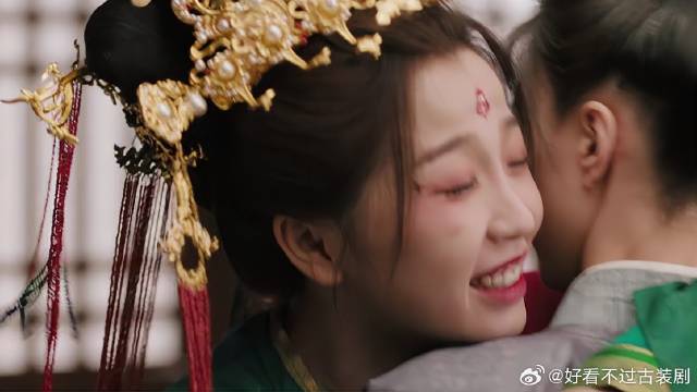 丹音来看小兰花，被小兰花认出之后，直接来了个拥抱