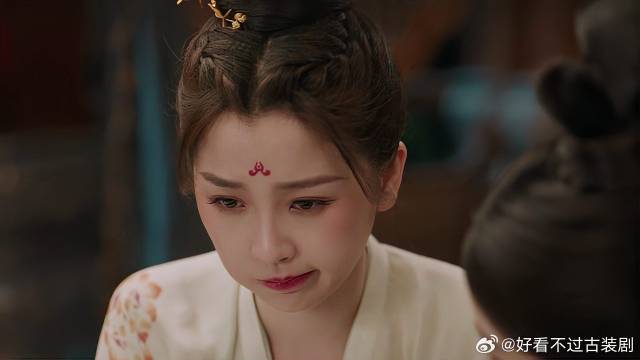 结黎追问小兰花喜欢谁，月尊听见伤心，结黎给月尊出主意