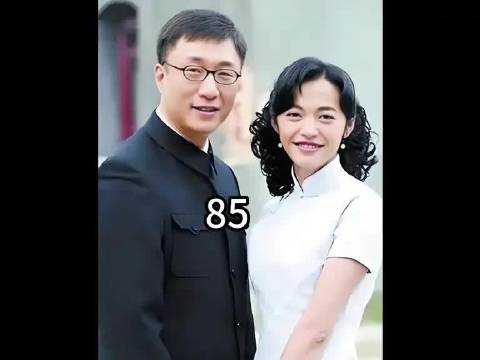 《潜伏》余则成翠萍机场相遇却无法相拥