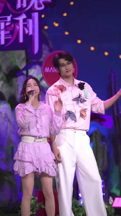 金莎携男友孙丞潇赴长治录制湖南卫视中秋晚会