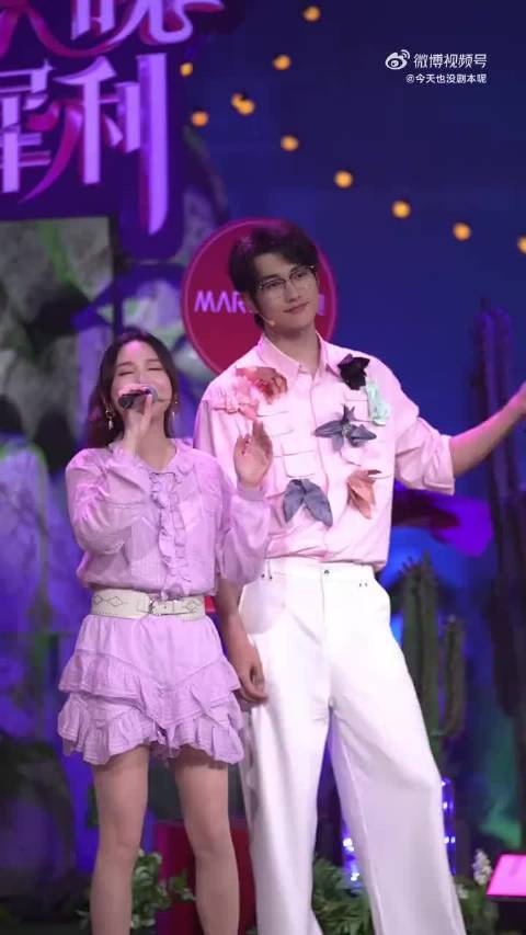 金莎携男友孙丞潇亮相中秋晚会甜蜜互动