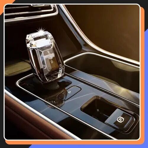 14.6英寸悬浮大屏，水晶挡把，双色轮圈，小鸭尾，网友：6万开出60万的感觉？