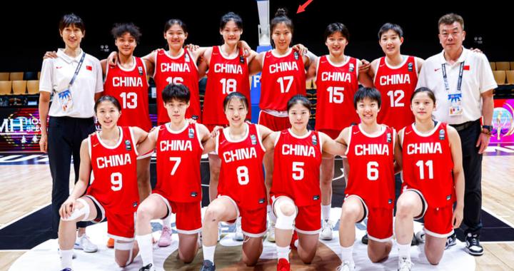 李月汝妹妹首秀0分1板！那姐姐当年什么数据？两人天赋差距多大？