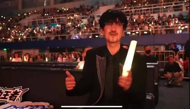 周传雄微博盛典随郑钧《私奔》热摇