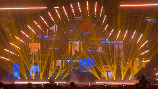 周传雄经典《黄昏》25周年，情歌永夜触动人心